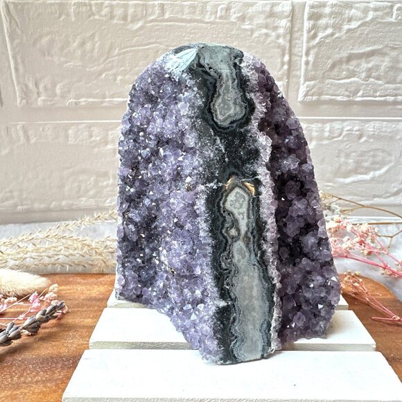 Gorgeous Amethyst Cut Base from Uruguay - Picture 1 of 8
